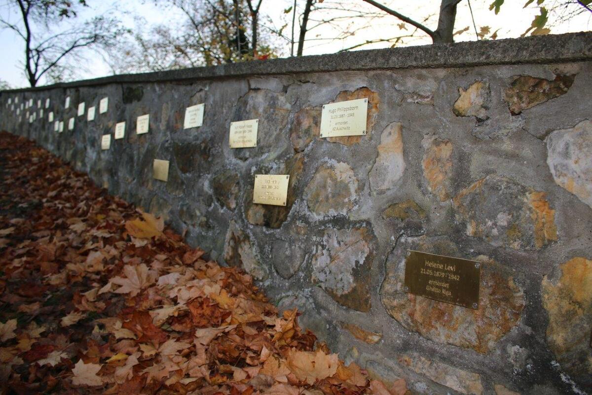 Jüdischer Friedhof-Erinnerungstafeln