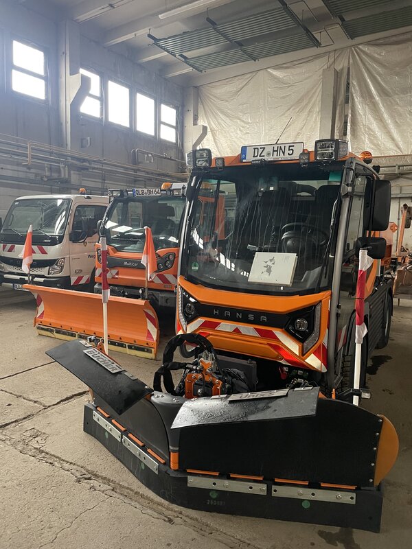 Bild vergr&ouml;&szlig;ern: Winterdienst R�umfahrzeuge