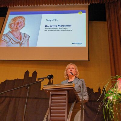 Bild vergr&ouml;&szlig;ern: Dr. Sylvia Marschner, Vorsitzende des Stadtrates der Welterbestadt Quedlinburg, bei ihrer Ansprache.