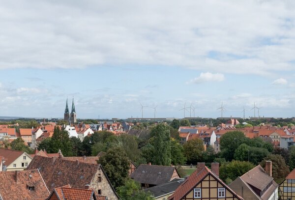 Bild vergr&ouml;&szlig;ern: Visualisierung des k�nftig m�glichen Blicks von der Schlossterasse - Ausschnitt aus der P�sentation